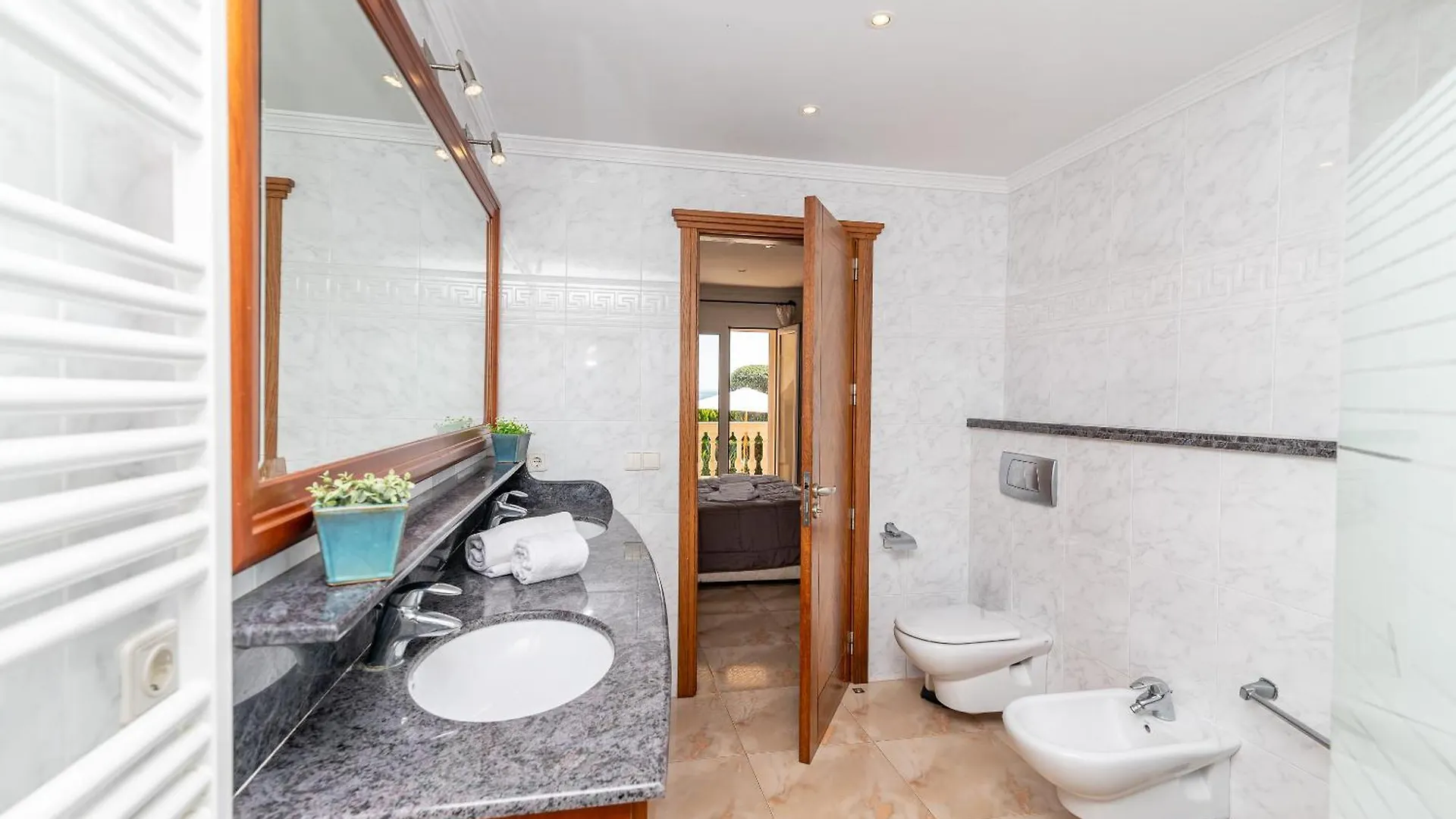 Beach Villa Arran De Mar By Sealand Villas Alcudia  Hiszpania